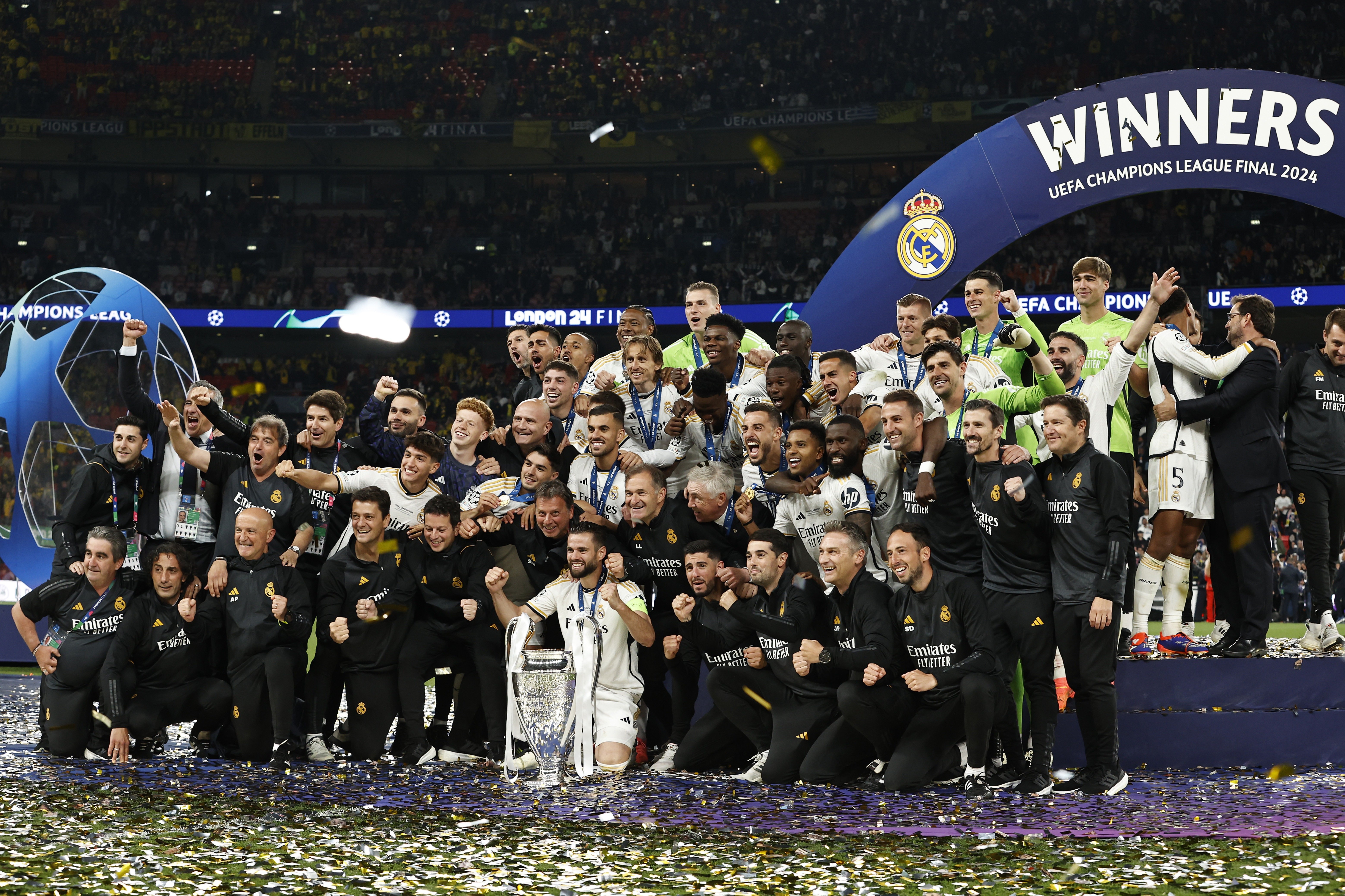 包含今晚塞维利亚官宣签约：欧冠节点到来，引发热议，资深球员宣示担当的词条