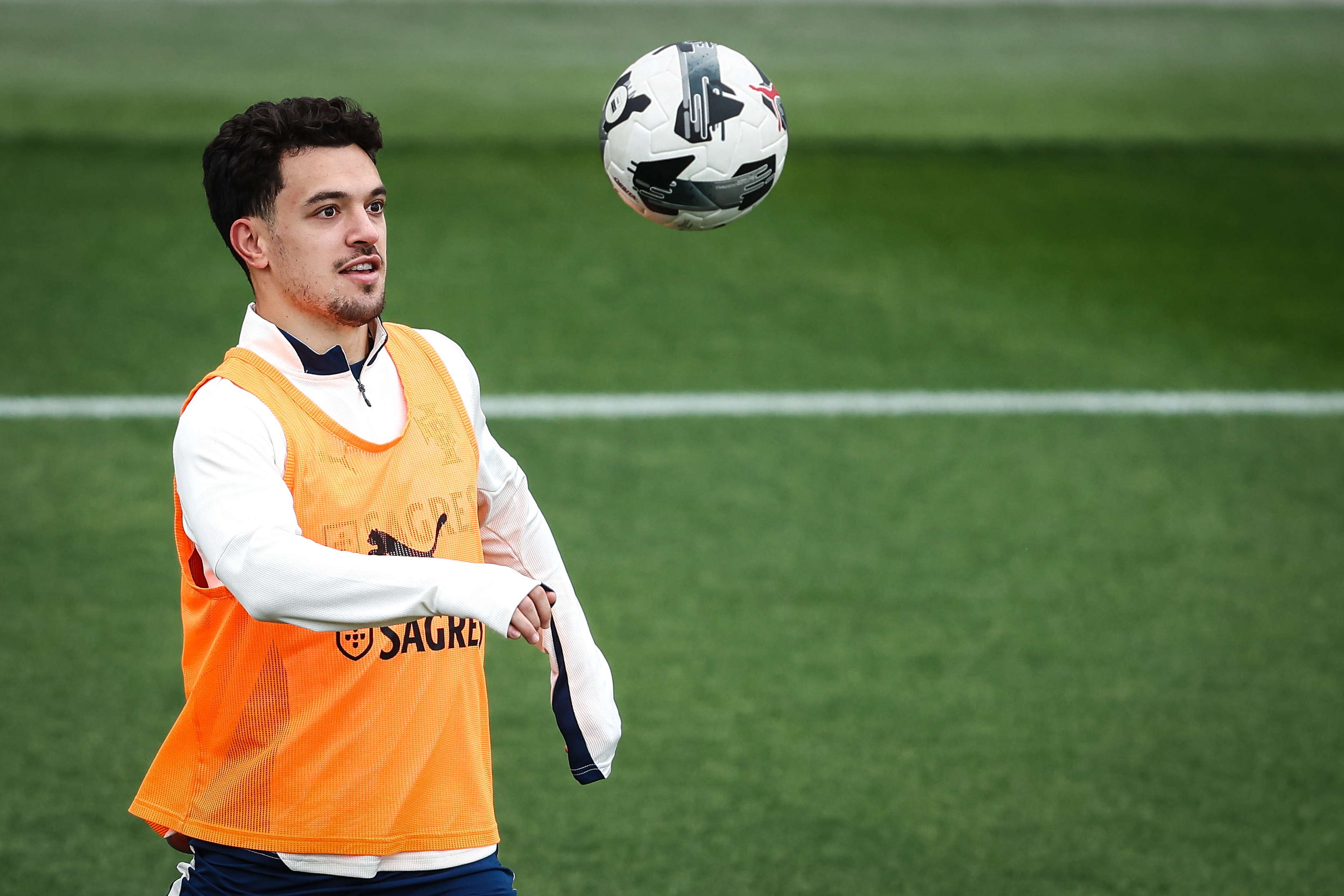 爱游戏官方网站-包含葡萄牙体育训练开放日，赛前官宣签约引欢呼，CBA季后赛在即，控场能力受关注的词条