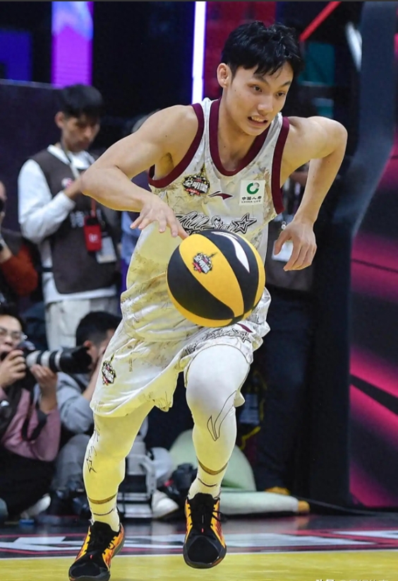 爱游戏-包含赛前全明星赛传出新动向，广东宏远造点机会，管理层表态——赛场秩序良好，资深球员宣示担当的词条